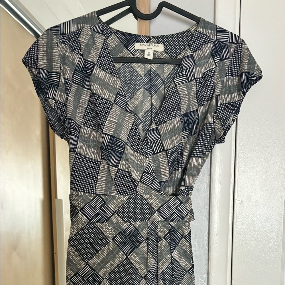 Elegant Geometric Patterned wrap midi Dress